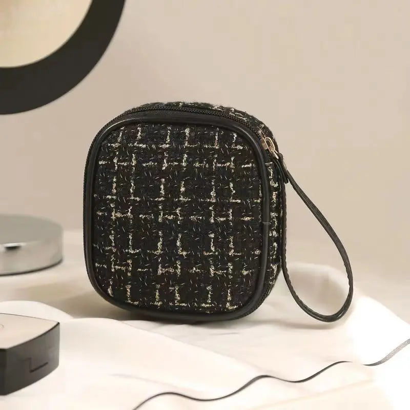 Mini Woven Cosmetic Bag – Portable Zipper Makeup Pouch for Travel, Daily Use & Touch-Up on the Go