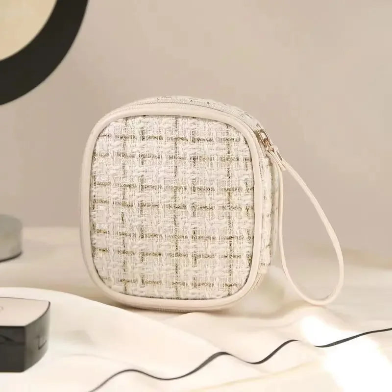 Mini Woven Cosmetic Bag – Portable Zipper Makeup Pouch for Travel, Daily Use & Touch-Up on the Go