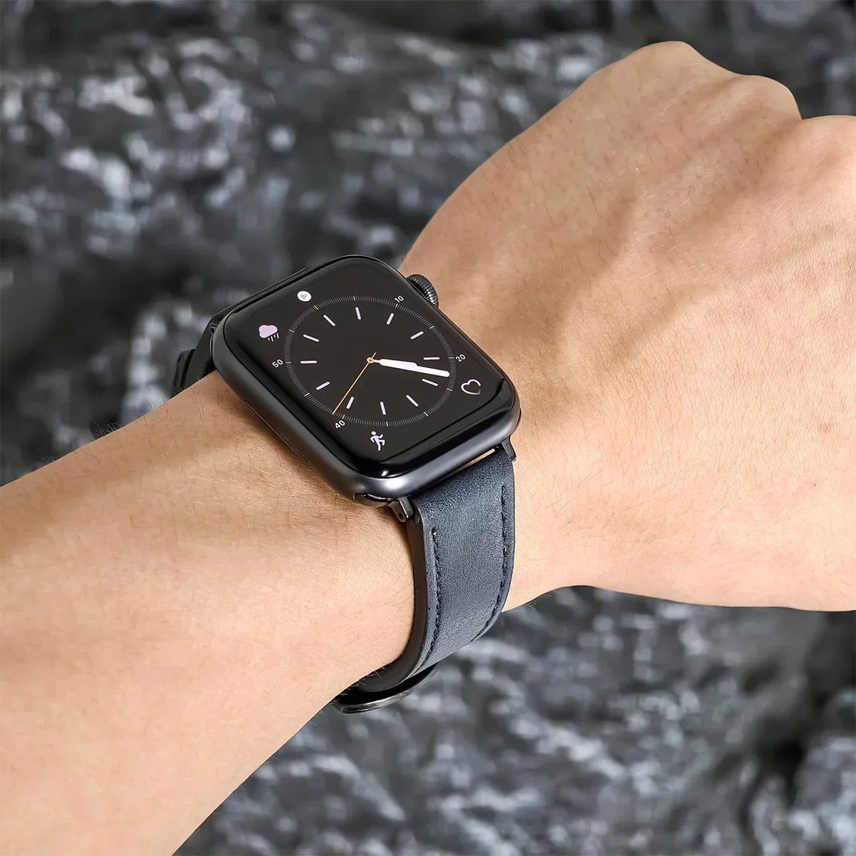 Genuine Leather Apple Watch Band – Classic Style Compatible with All Series Ultra 2 / Ultra / 9 / 8 / 7 / 6 / SE for Men & Women