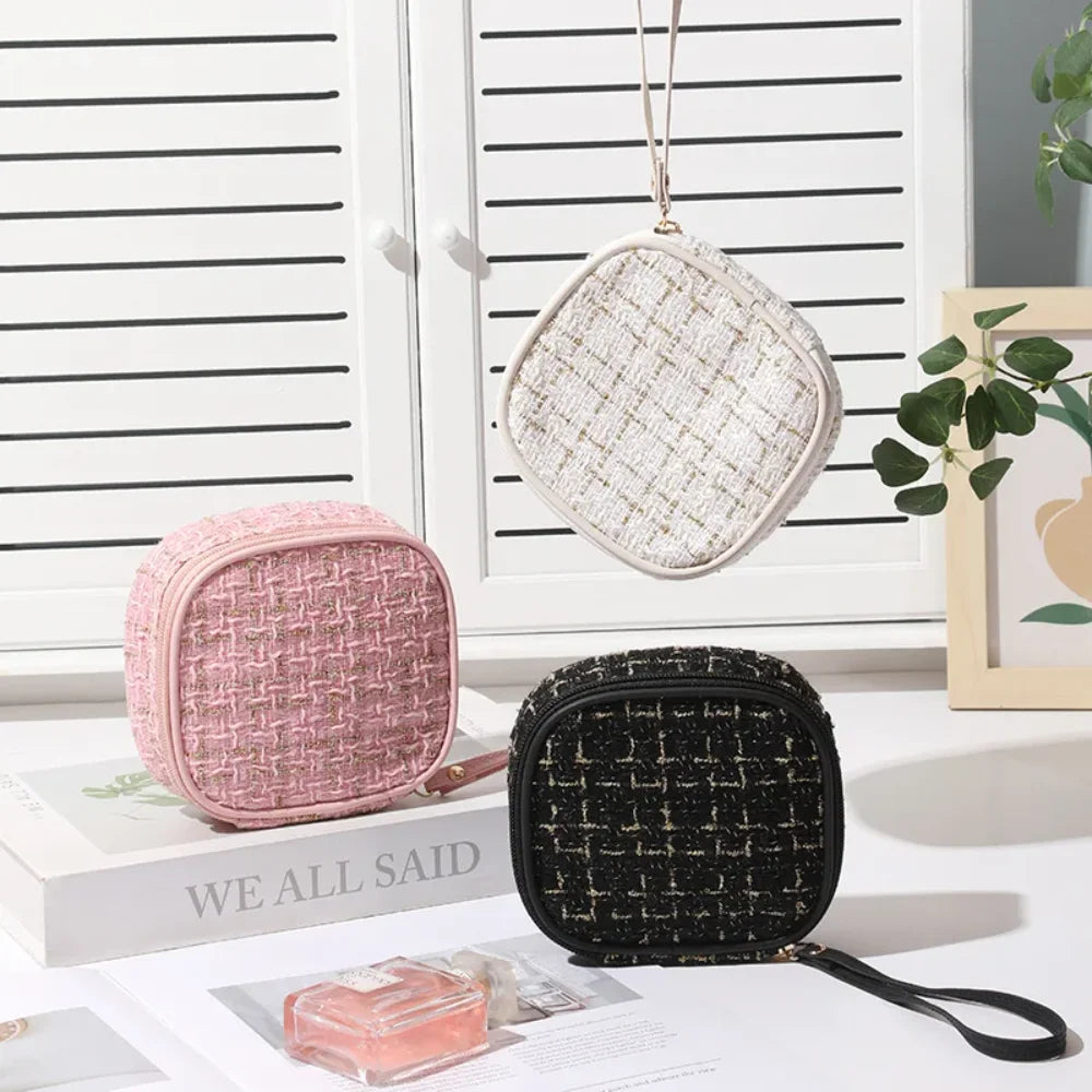 Mini Woven Cosmetic Bag – Portable Zipper Makeup Pouch for Travel, Daily Use & Touch-Up on the Go
