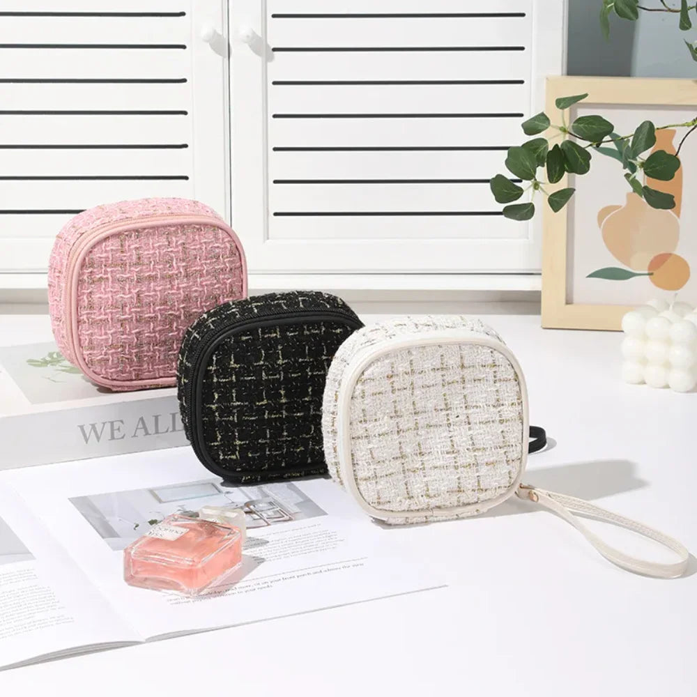 Mini Woven Cosmetic Bag – Portable Zipper Makeup Pouch for Travel, Daily Use & Touch-Up on the Go